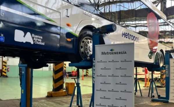 Argentina estrena la primera flota de colectivos 100% a GNC y proyecta sumar 150 unidades durante la transición