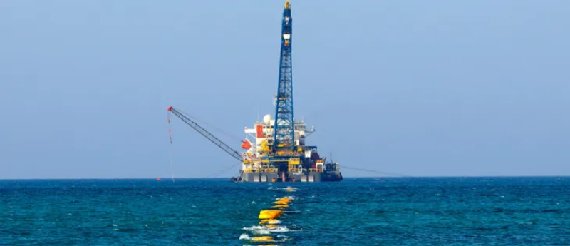 El buque Seminole inicia el tendido submarino que conectará Vaca Muerta con la ruta exportadora global