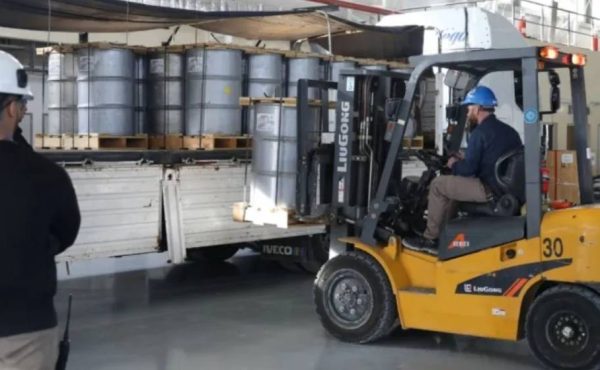 Energía nuclear: Llegan 6 toneladas de agua pesada a Ezeiza para la puesta en marcha del reactor RA-10