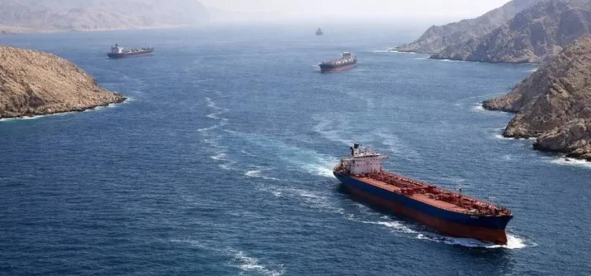 Estados Unidos e Irán acuerdan reabrir el Estrecho de Ormuz y el petróleo cae en los mercados