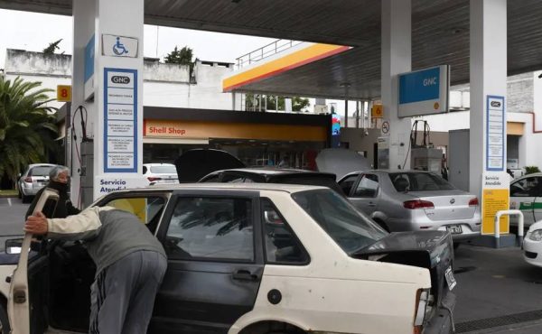 La crisis del GNC golpea a La Plata: recortes alcanzan contratos firmes y paralizan al transporte