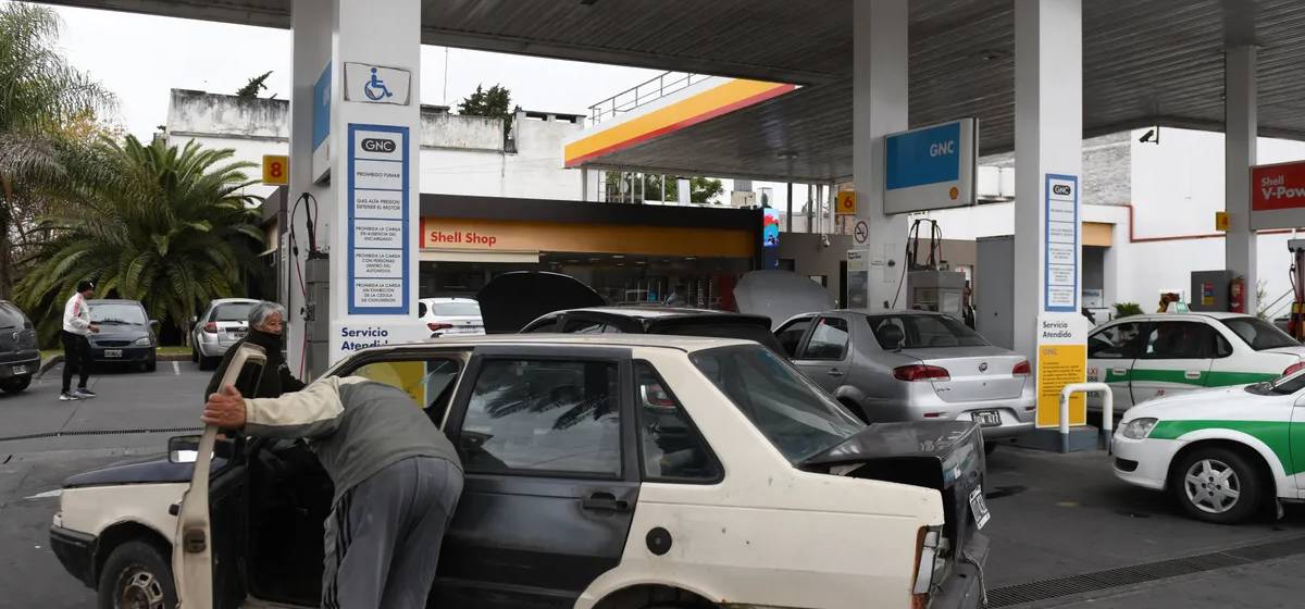 La crisis del GNC golpea a La Plata: recortes alcanzan contratos firmes y paralizan al transporte
