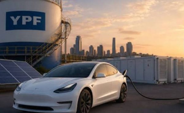 YPF y Tesla sellan alianza para acelerar la movilidad eléctrica y el almacenamiento energético en Argentina