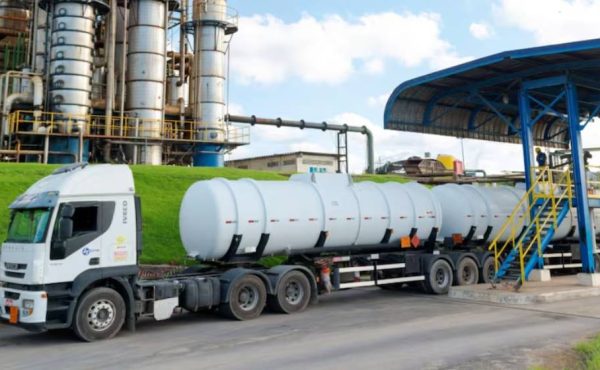 Brasil sube al 32% el etanol en naftas