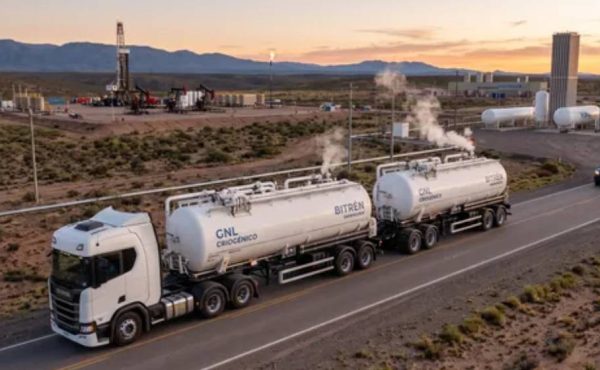 Con la firma de un decreto Caputo habilita bitrenes a GNC y eléctricos