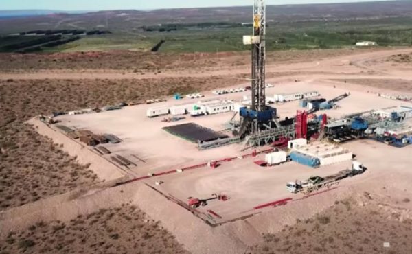 El petróleo lidera exportaciones y supera al agro