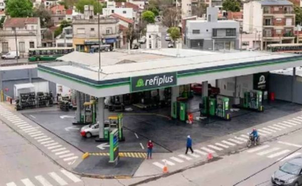 Estaciones low cost: YPF acelera la expansión de Refiplus