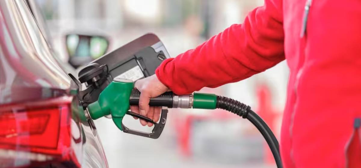 Gobierno vuelve a postergar suba de impuestos a combustibles