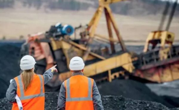Minería proyecta generar cuatro veces más empleo que la industria automotriz