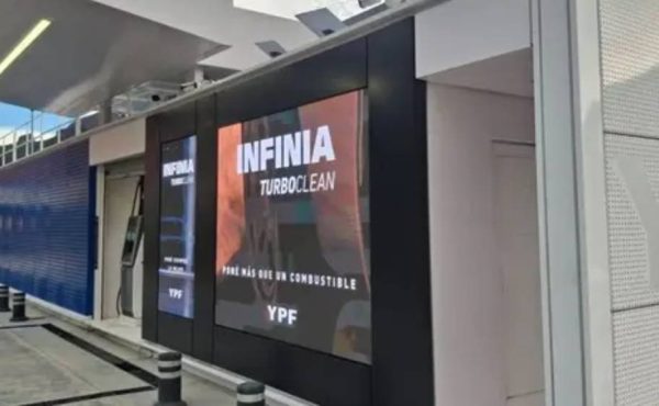 YPF instala estación móvil en pleno corazón del Nahuel Huapi