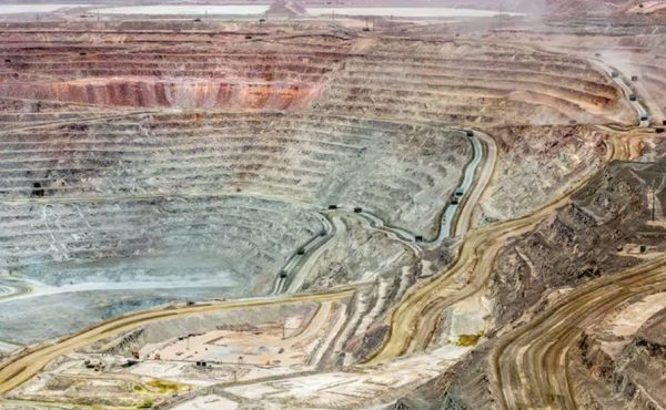 Argentina observa la mina de cobre más grande del mundo y las lecciones pendientes