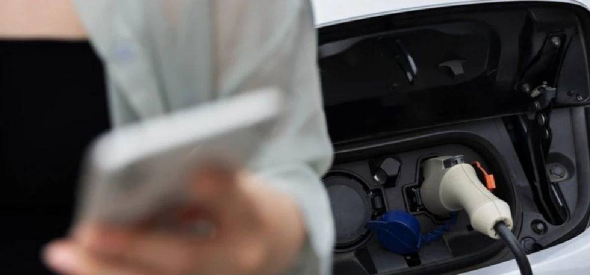 La Ciudad financiará cargadores eléctricos en cocheras, restaurantes y espacios recreativos para impulsar la movilidad sustentable