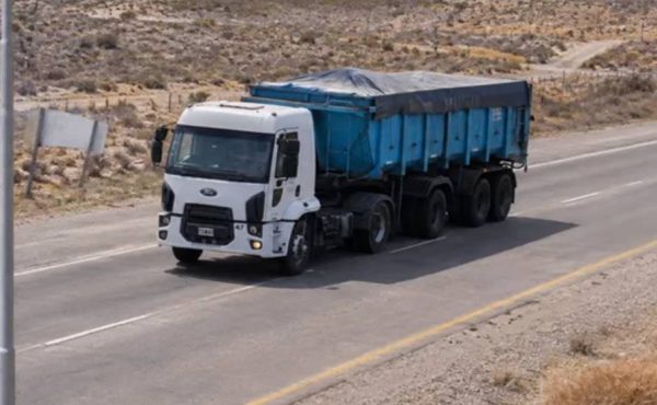 La operación logística detrás de Vaca Muerta moviliza más de 4.000 camiones de arenas por mes