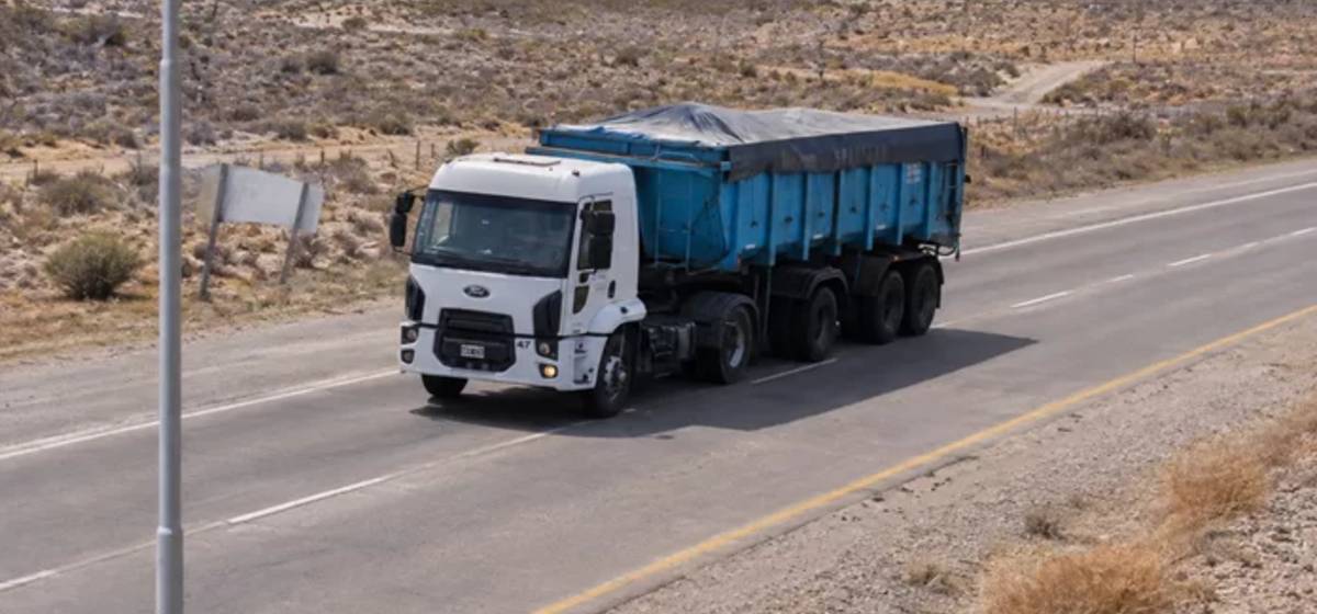 La operación logística detrás de Vaca Muerta moviliza más de 4.000 camiones de arenas por mes