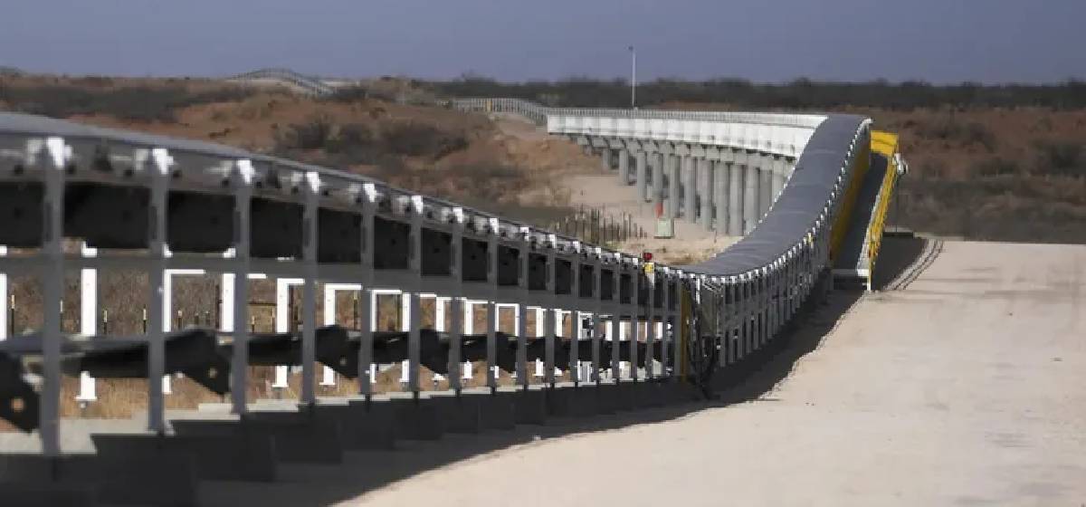 Nueva cinta transportadora reemplaza camiones de arena en Permian y proyectan su aplicación en Vaca Muerta