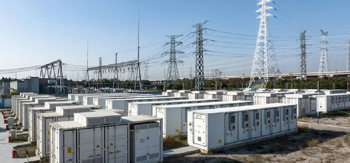 Sistema eléctrico suma casi 550 MW con nuevas baterías de almacenamiento y diversifica la matriz energética
