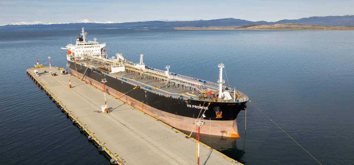 Tierra del Fuego denunció amarre de petrolero británico en Ushuaia y reavivó tensiones geopolíticas regionales