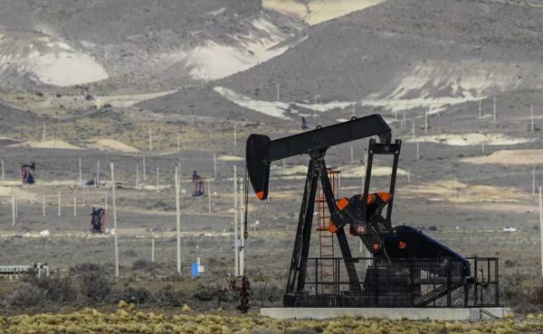 Mendoza mira el modelo de Vaca Muerta y propone una nueva ley para impulsar hidrocarburos